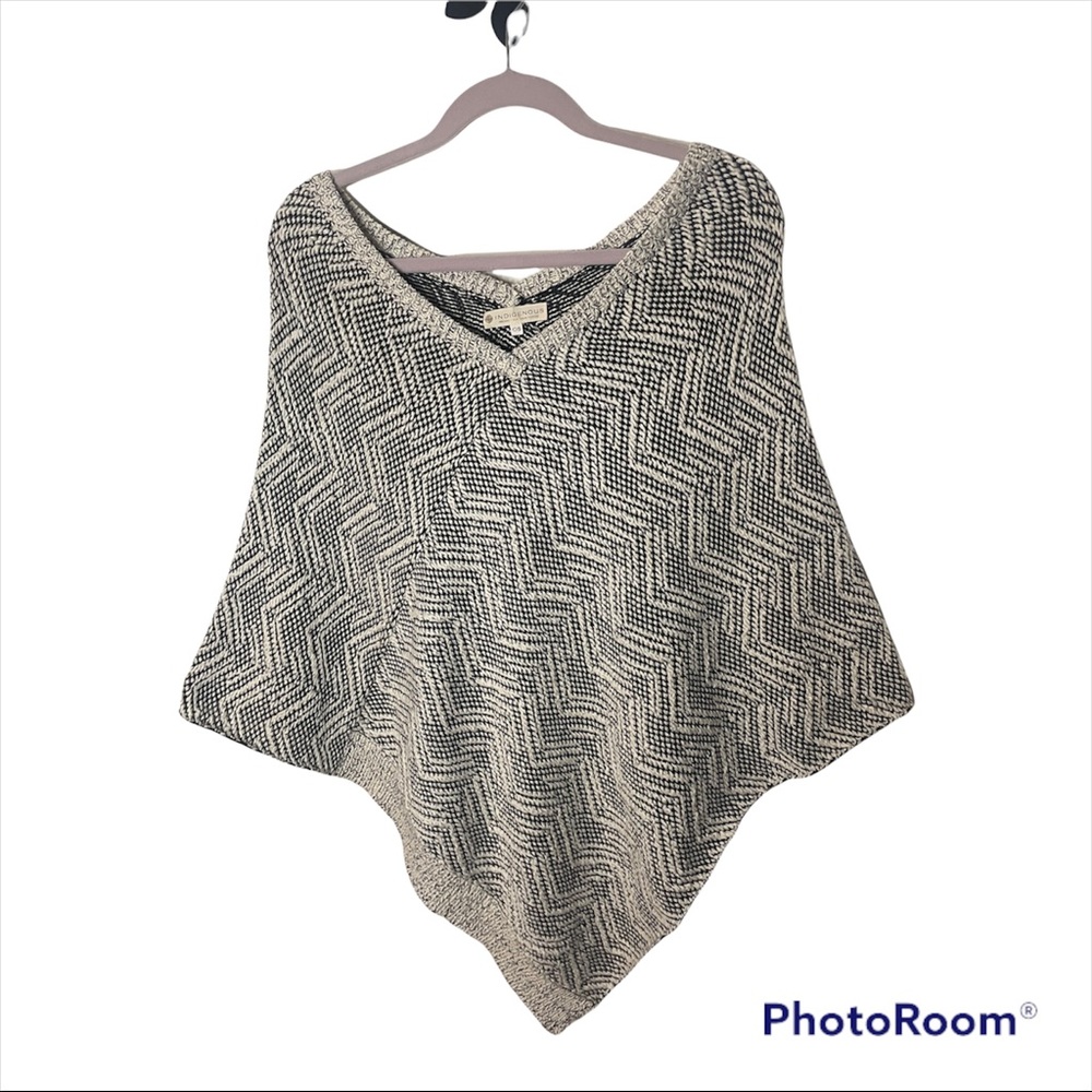 Womens Indigenous organic cotton black & white southwest Aztec poncho jacket
